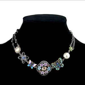 🧚‍♀️🦄NWOT Anna Sui Inspired Flower and Butterfly Necklace